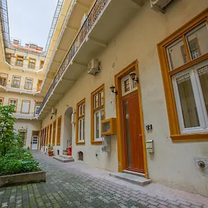 https://cute-gallery-flat-in-dob-str-mars.inbudapesthotels.com